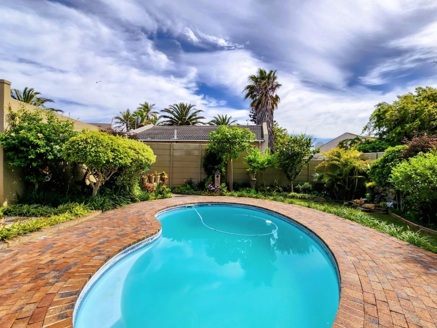 3 Bedroom Property for Sale in Waves Edge Western Cape